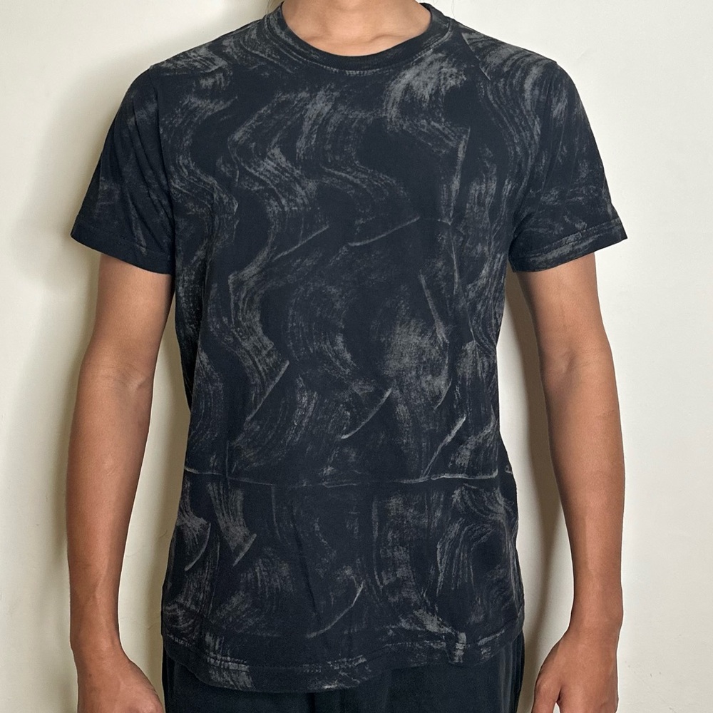 Black Tee